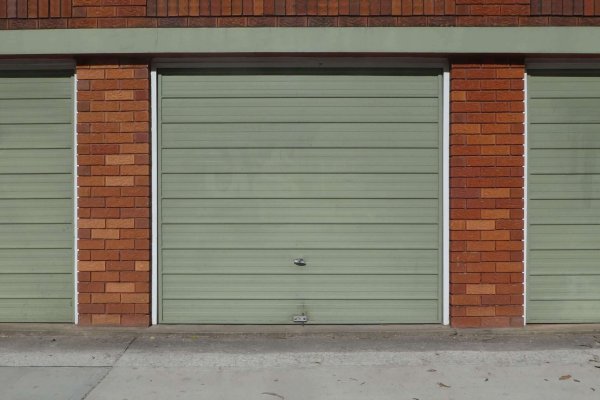green-garage-doors-on-brick-frame-street-view-2022-11-09-04-51-55-utc (1)